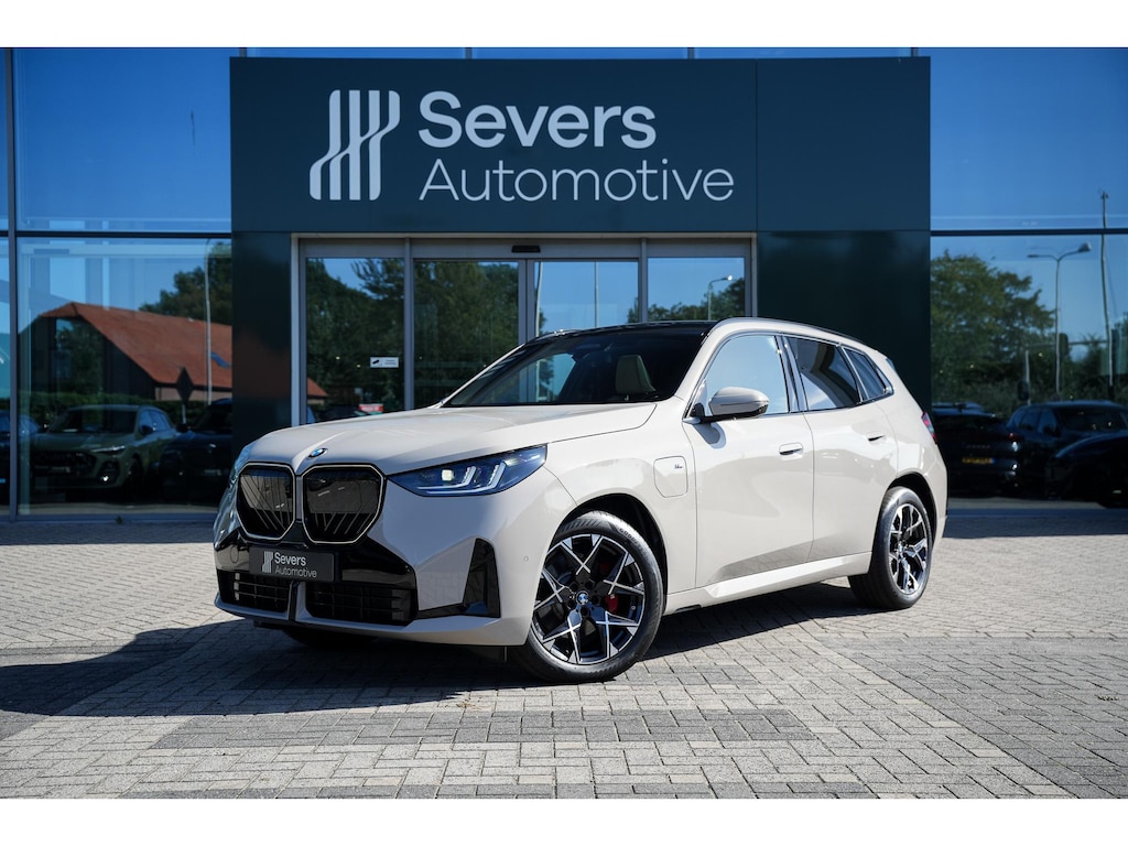 BMW X3 30e xDrive M Sport PRO | Panoramadak | Driving Assistant Professional | Trekhaak | Head-Up Display | Harman Kardon Surround Sound System | Elektrisch verstelbare voorstoelen |