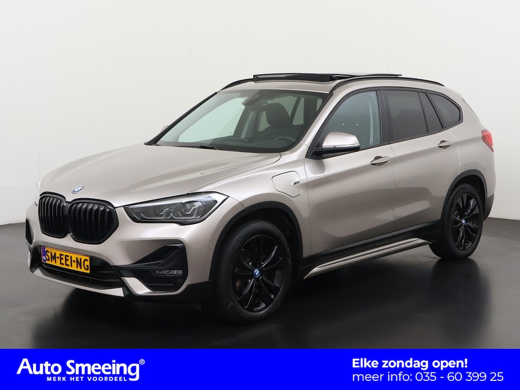 BMW X1 xDrive25e Sport & Shadow Line | Panoramadak | Leder | Head Up | Zondag Open!
