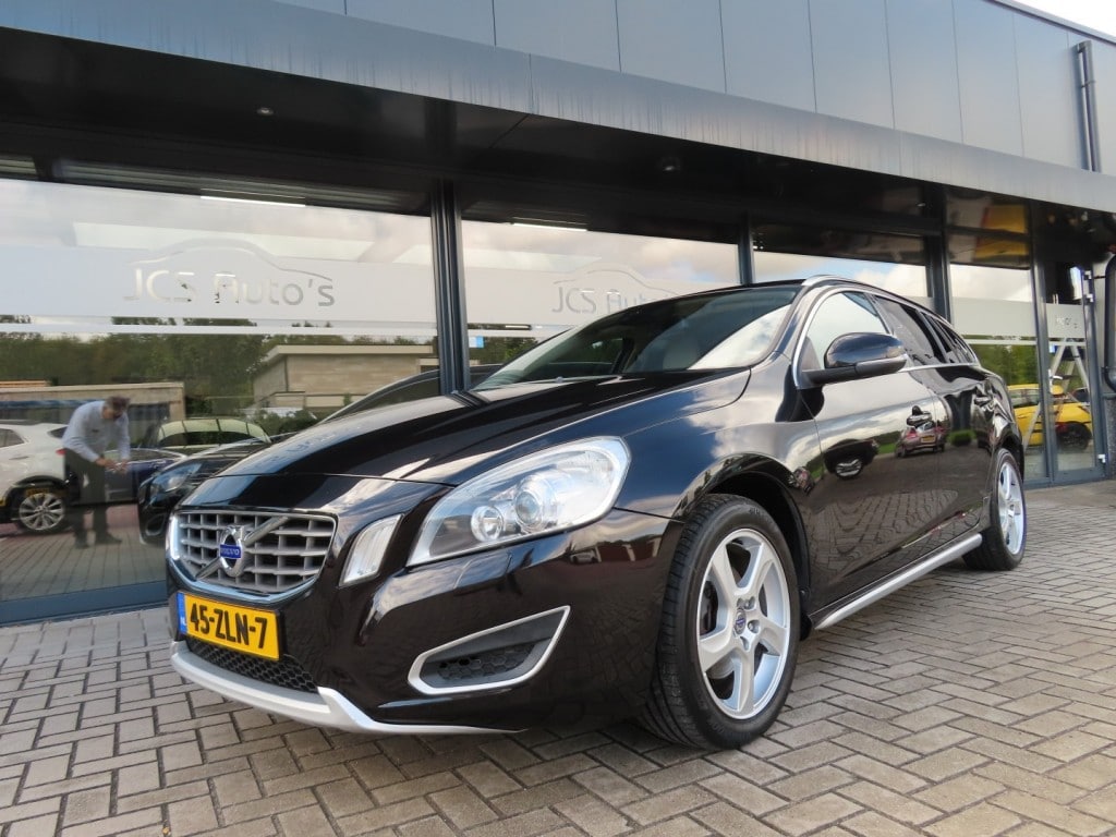 Volvo V60 1.6 T4 Summum Aut. 180 Pk Ecc Navi Leder Trekh 2013