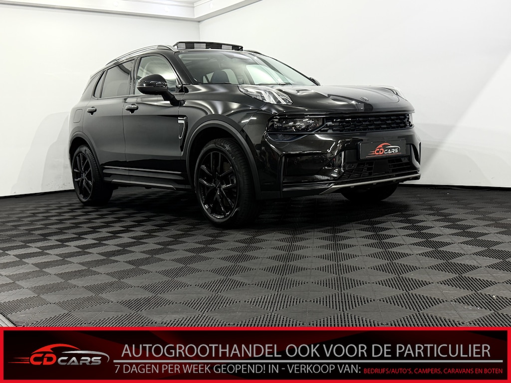 Lynk & Co 01 1.5 Black edition Pano, 360 Camera, Navi, Keyless start, Stoelverwarming, Elektrische achterklep, Lichtmetalen velgen