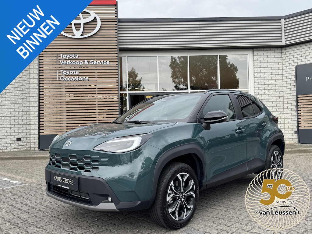 Toyota Yaris Cross HYBRID 130 FIRST EDITION NIEUW MODEL 2026! DIRECT LEVERBAAR!! STOEL/STUURVER LED 17'' LM-VELGEN KEYLESS BLIND SPOT APPLE/ANDROID