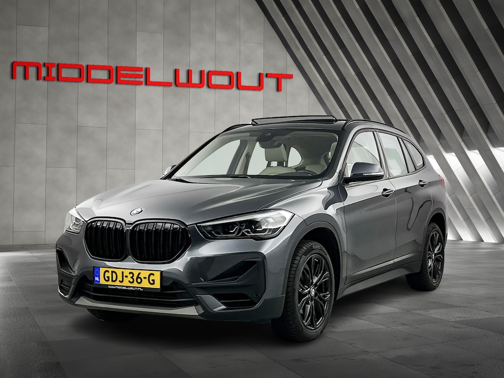 BMW X1 sDrive18i High Exe. Shadow-Line Pano-dak/Leder/18'LMV/Navi+ Keyless Start
