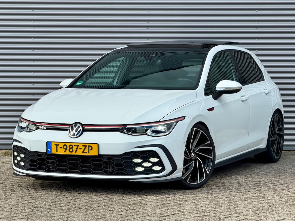 Volkswagen Golf 2.0 TSI GTI 245 PK | Panorama | IQ Light | Harman Kardon | Schroefset | 12 Mnd Garantie!