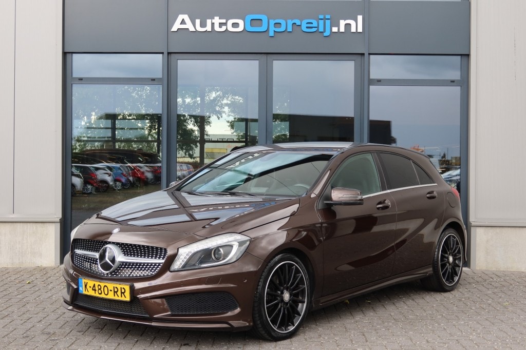 Mercedes-Benz A-klasse A 180 Business Solution AMG NAVI, Leder/Alcantara, Stoelverwarming, PDC