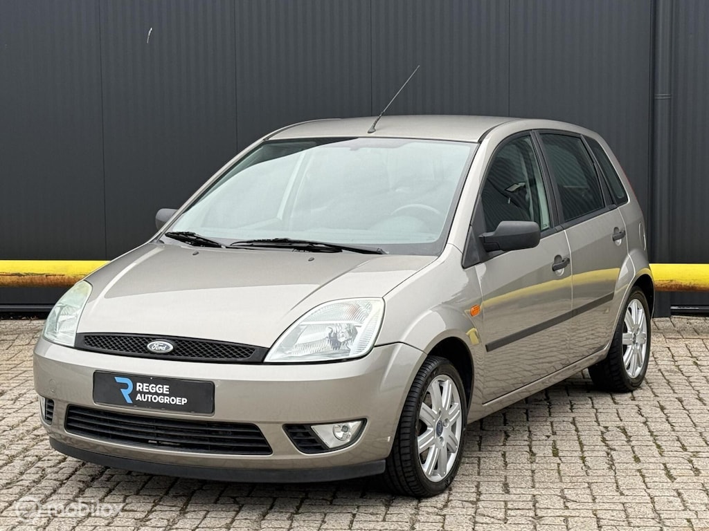 Ford Fiesta 1.4-16V Ambiente AIRCO | TREKHAAK | APK
