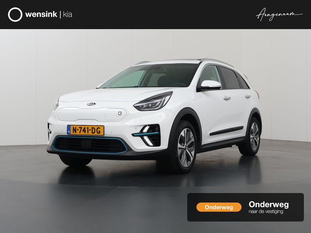 Kia Niro EV e-Niro DynamicPlusLine 64 kWh | Trekhaak | Schuif/kantel dak | Stoel/Stuurverwarming | Achteruitrijcamera | Adaptieve Cruise Control |