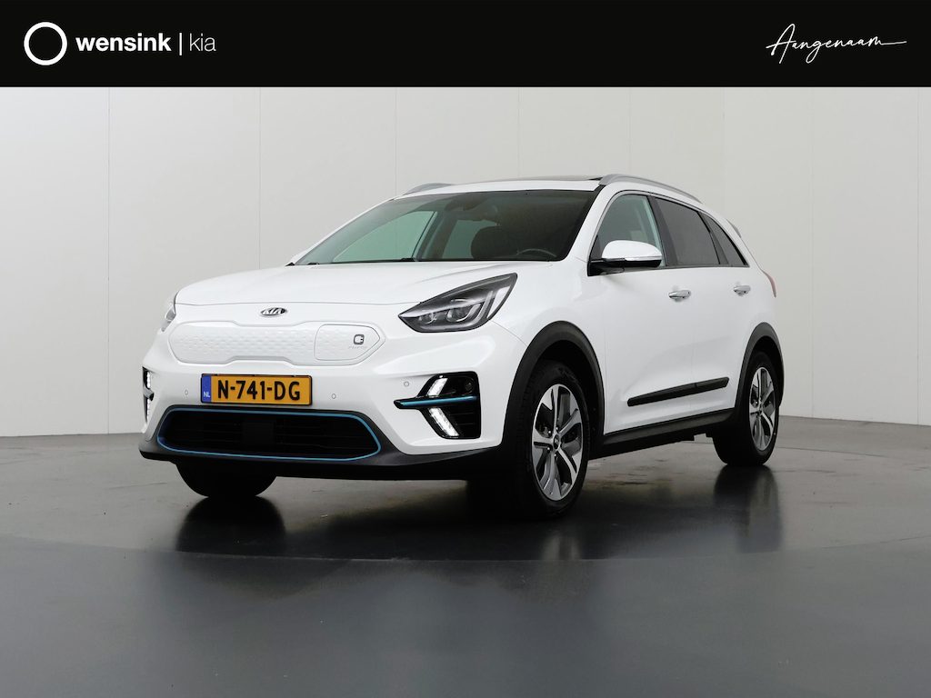 Kia Niro EV e-Niro DynamicPlusLine 64 kWh | Trekhaak | Schuif/kantel dak | Stoel/Stuurverwarming | Achteruitrijcamera | Adaptieve Cruise Control |