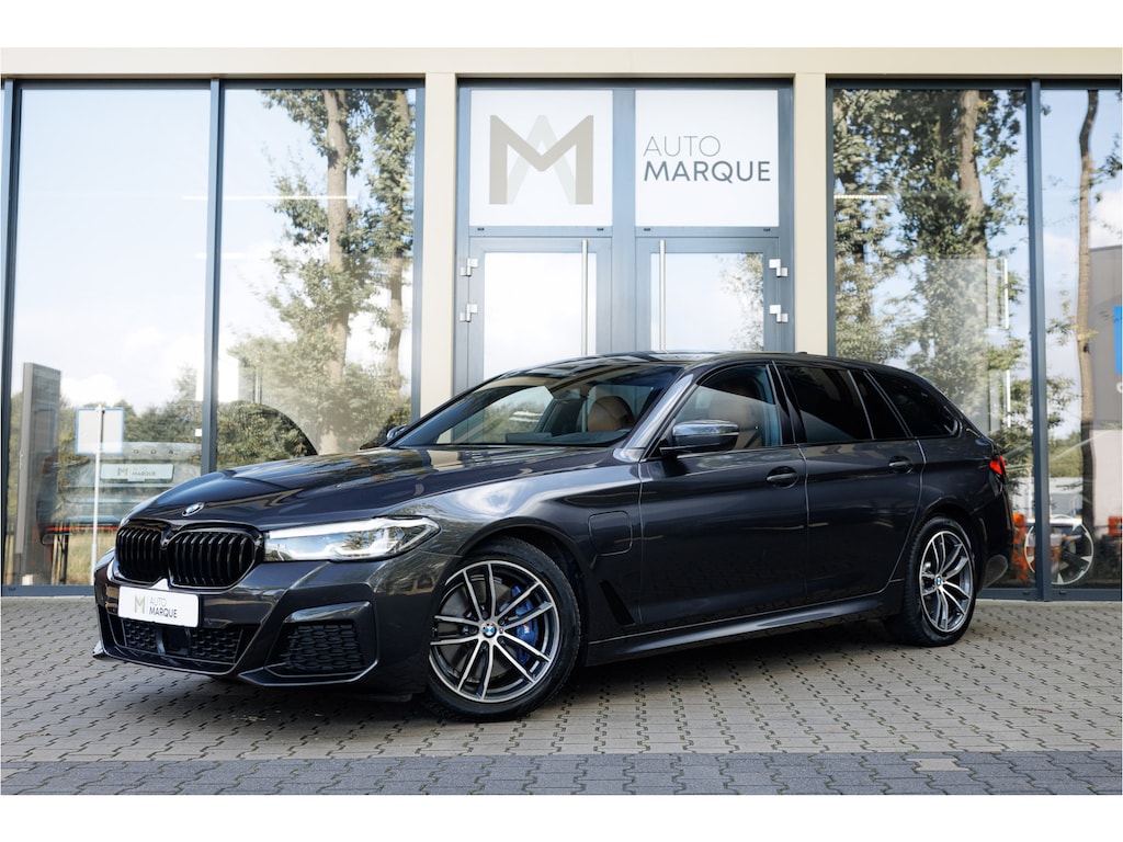 BMW 5-Serie Touring 530e xDrive Aut. High Executive | M Sportpakket | Harman Kardon | Head-Up Display | Achteruitrijcamera | Adaptieve Cruise Control | Adaptief Onderstel | SOH 88.4% |