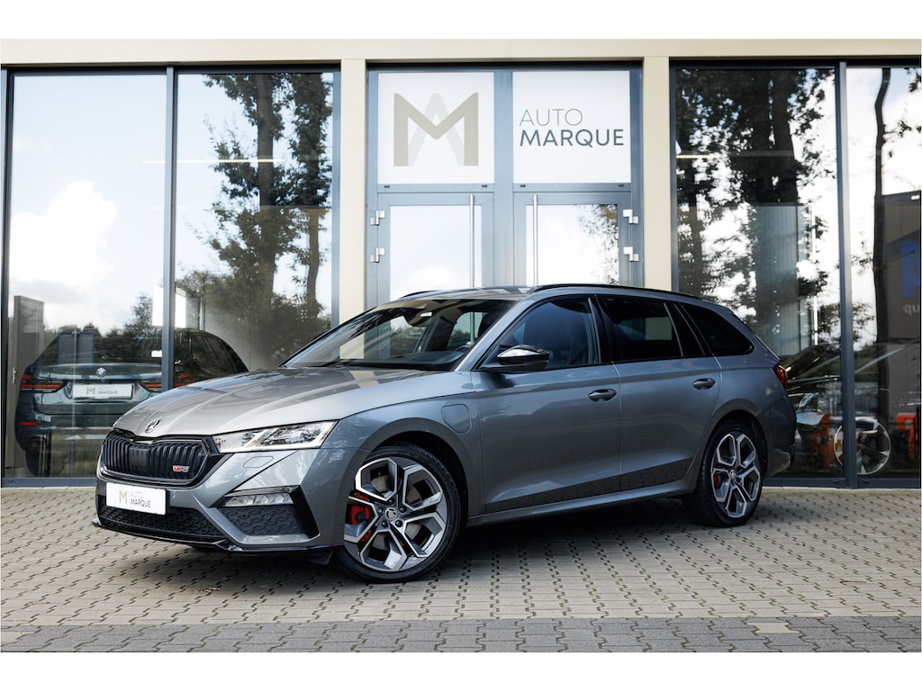 Skoda Octavia Combi 1.4 TSI RS iV PHEV | Business | Matrix Beam | 19" LM Velgen | Head-Up Display | Elektrisch verstelbare voorstoelen | Massagestoelen | Navi Columbus incl. Apple CarPlay | Canton Sound |