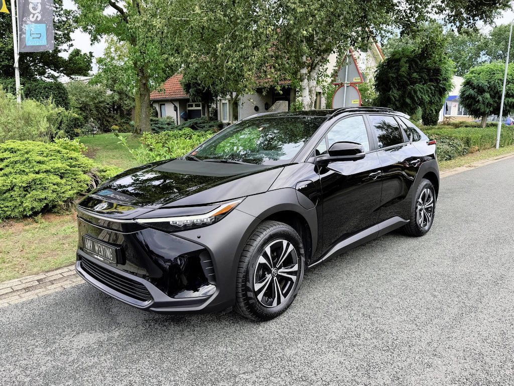 Toyota BZ4X Dynamic 71 kWh 204PK Leder•ACC