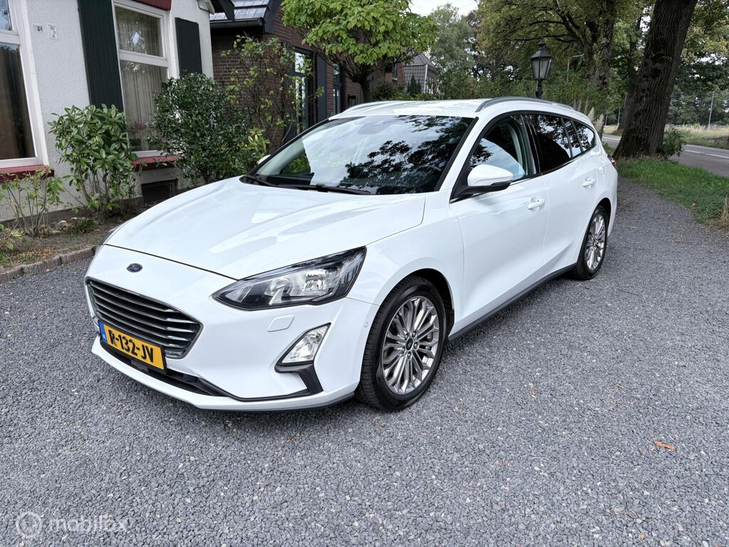 Ford Focus Wagon 1.0 Titanium Business | NAVI | STOELVERW. |