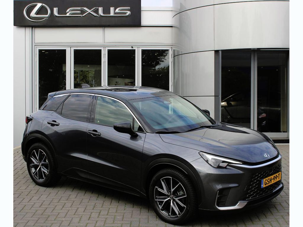 Lexus LBX 1.5 Emotion 2WD NL-AUTO STOELVERW STUURVERW PARK-SENSOR
