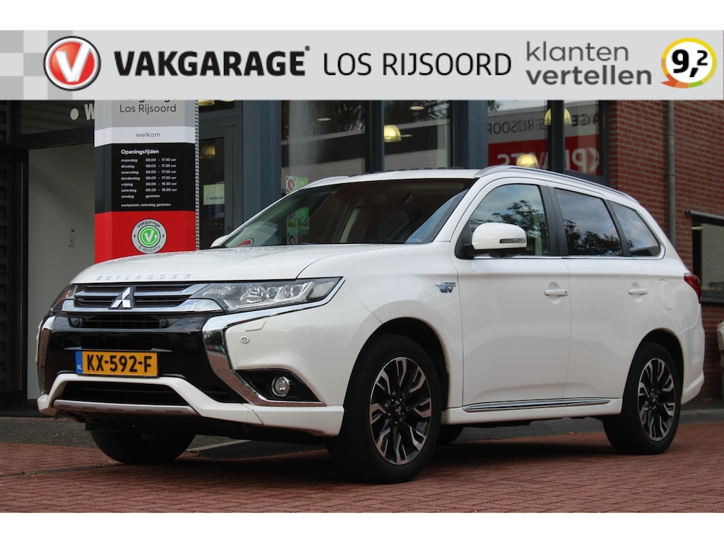 Mitsubishi Outlander 2.0 PHEV Hybride *Instyle+* | Trekhaak | Camera | Schuifdak | Cruise & Climate Control | Stoel & Stuur verwarming | PDC | Leder | Privacy | Navigatie