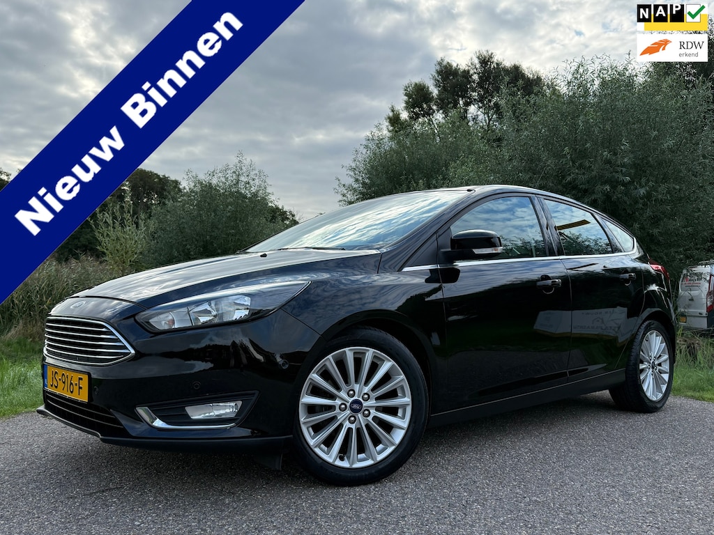 Ford Focus 1.0 Titanium Edition | Navi | Nieuwe Distributieriem! | Clima | Trekhaak | 17" Velgen | PDC | Cruise |