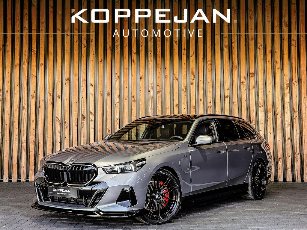BMW 5-Serie Touring 550e xDrive 490PK M-Sport | 4 WIELBESTURING | BOWER AND WILKINS | PANO | HEAD-UP | TREKHAAK |