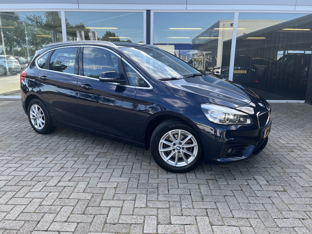 BMW 2-Serie Active Tourer 216i Centennial Executive Trekhaak / Clima / Navi / Cruise. Ketting recent vervongen.