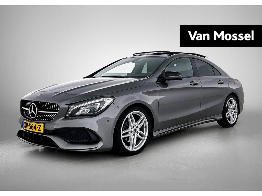Mercedes-Benz CLA 180 180 AUTOMAAT | PANORAMADAK | AMG EXTERIEUR & INTERIEUR | NAVIGATIE | SPORTSTOELEN | LED | AMG VELGEN | CRUISE | AIRCO | STOELVERWARMING | 12 MAANDEN BOVAG GARANTIE |
