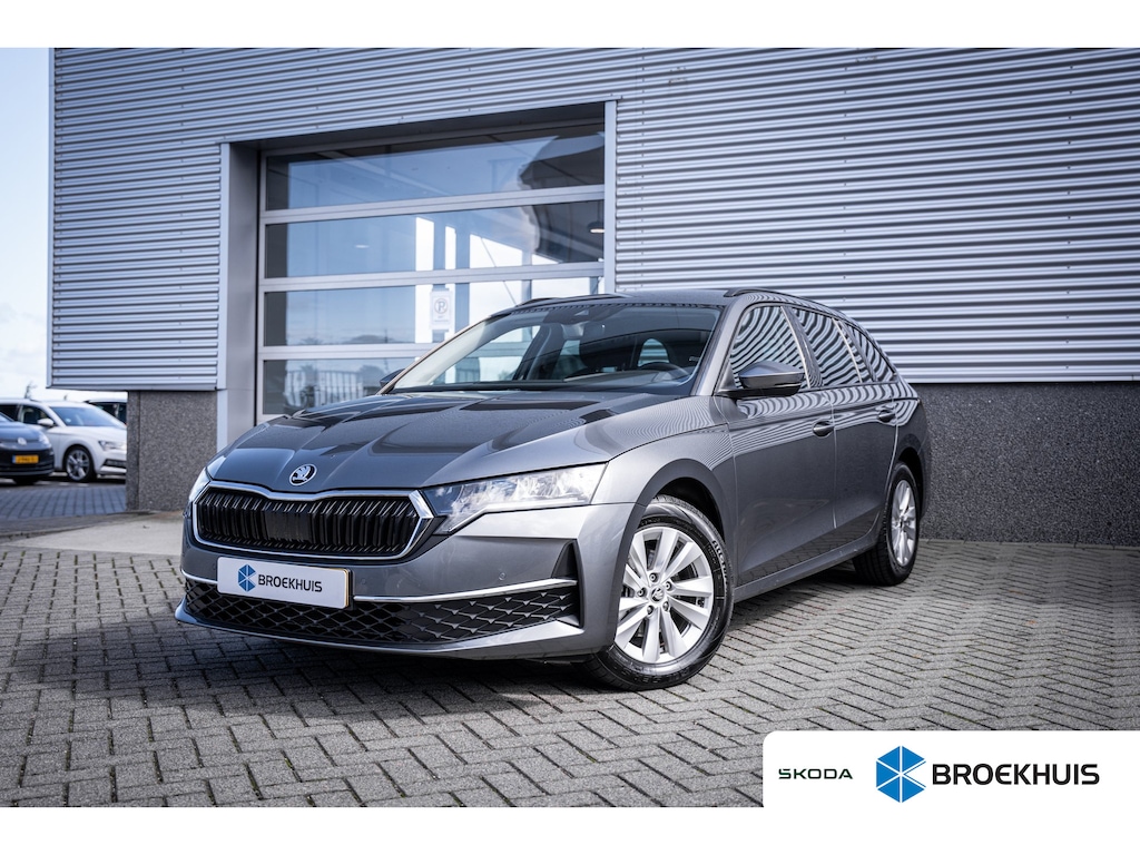 Skoda Octavia Combi 1.5 TSI Business Edition | Achteruitrijcamera | Elektrisch bedienbare achterklep met sensorsturing | Trekhaak Zwenkbaar