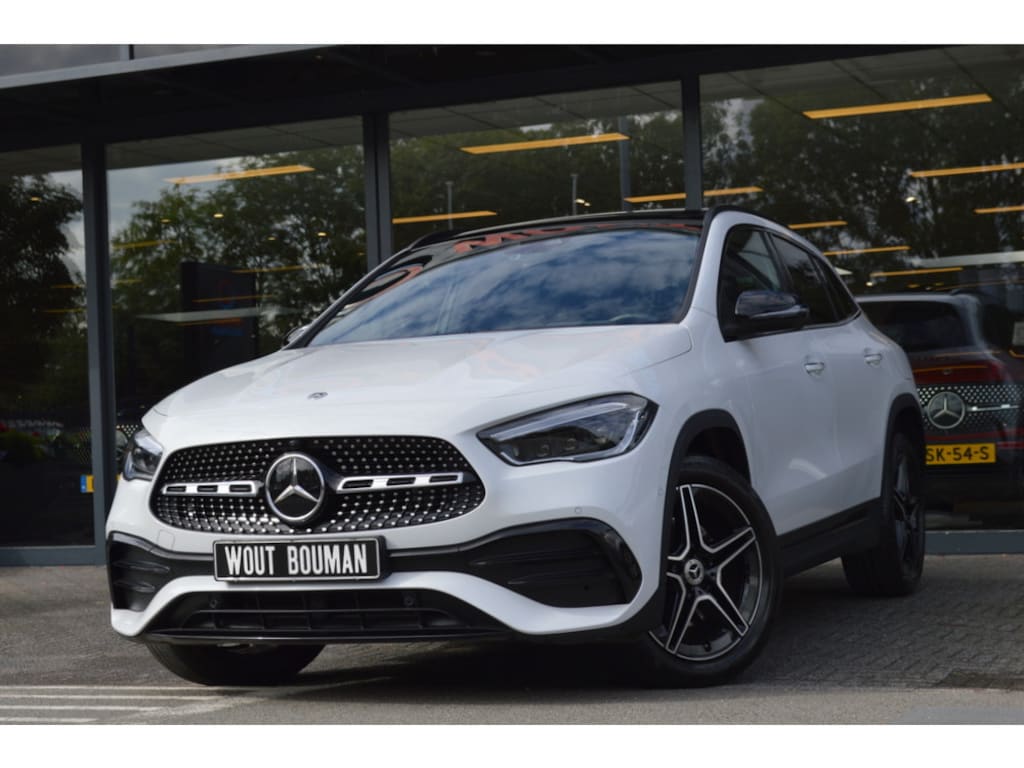 Mercedes-Benz GLA 250 e AMG Multibeam Panorama Memory Distronic Head-Up Camera Pdc