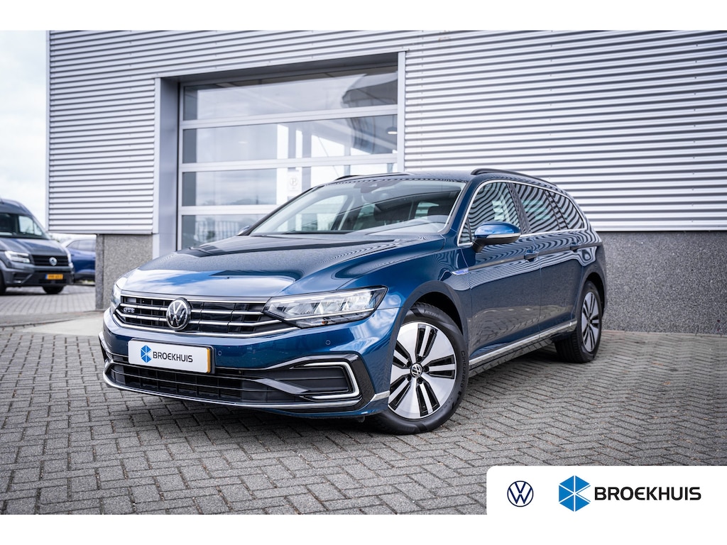 Volkswagen Passat Variant 1.4 TSI PHEV GTE Business | Achteruitrijcamera | Trekhaak elektrisch uitklapbaar | Voorstoelen verwarmd