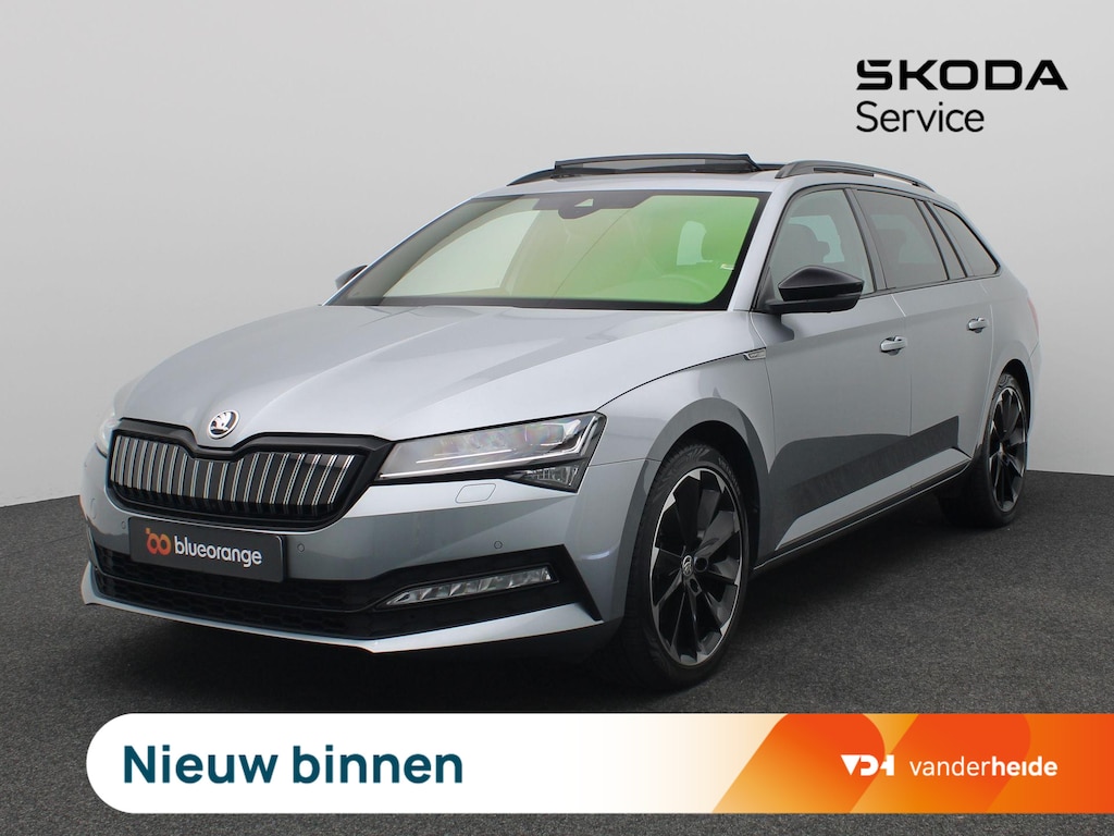 Skoda Superb Combi 1.4 TSI iV Sportline Business 218PK DSG Panoramadak, Trekhaak, 360gr. Camera, Keyless, Side Assist, 19" LM Velgen, Voorruitverwarming, Adaptieve Cruise Control