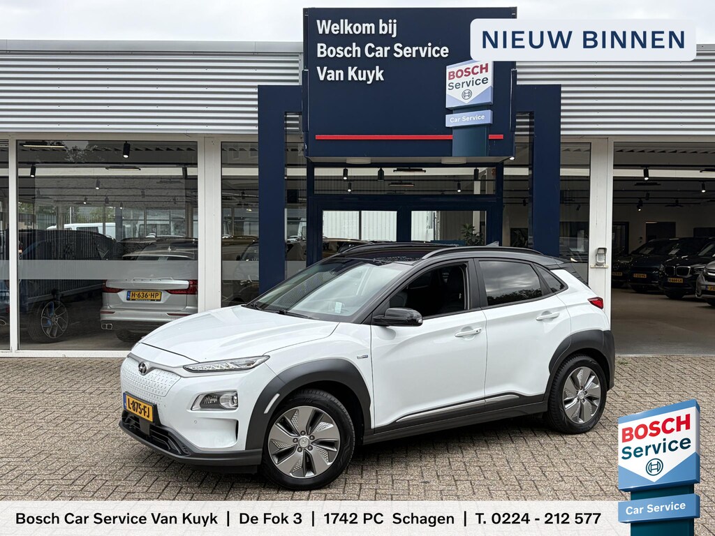 Hyundai Kona Electric EV Premium 64 kWh / 204 PK / Warmtepomp / Apple-Carplay & Android-Auto / Stoelverwarming en -Verkoeling / Stuurverwarming / Adaptieve Cruise-Control / Elektr. Verstelbare-Stoelen / DAB Radio-Bluetooth / Navi / Dodehoek-Detectie / Climate-Control / PDC Camera-Achter / Keyless / 17'' LMV / All-Seasons / ENZ.