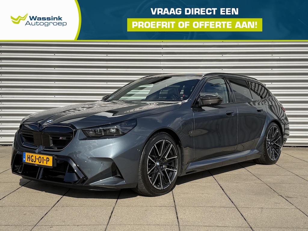 BMW M5 5-serie Touring | X-drive | 727PK | Carbon Keramische Remmen | Ultimate Package | Panoramadak I Individual Thunder Grey | Leder Merino | Bower & Wilkens Surround Sound System | Trekhaak