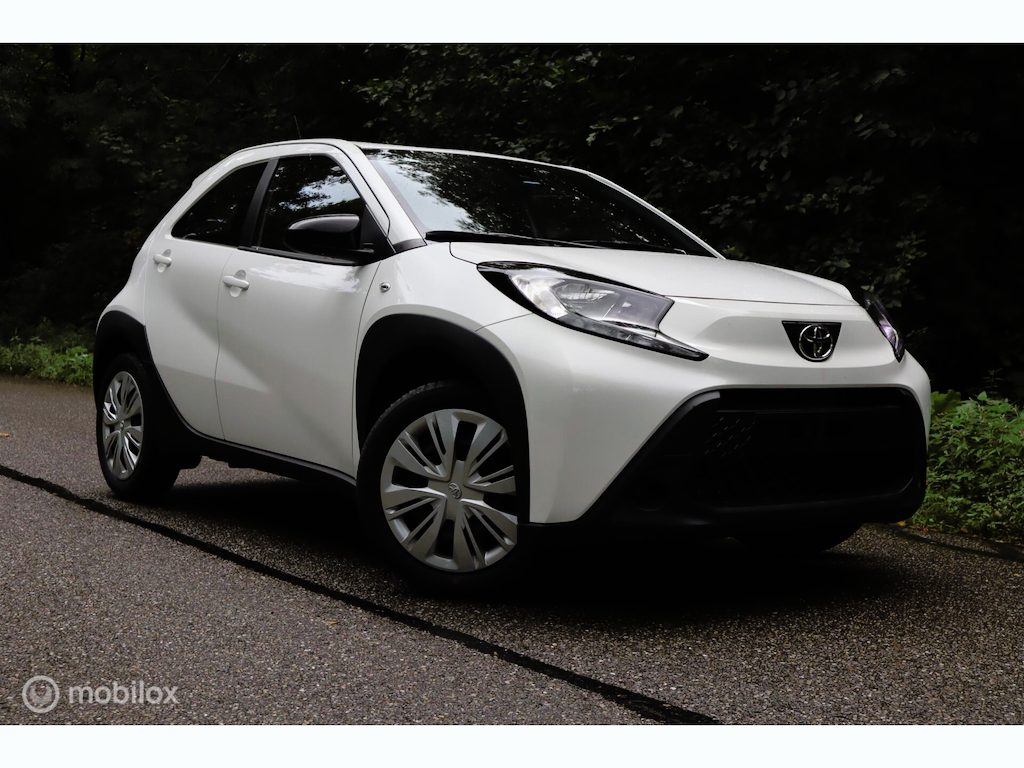 Toyota Aygo X 1.0 VVT-i MT Business