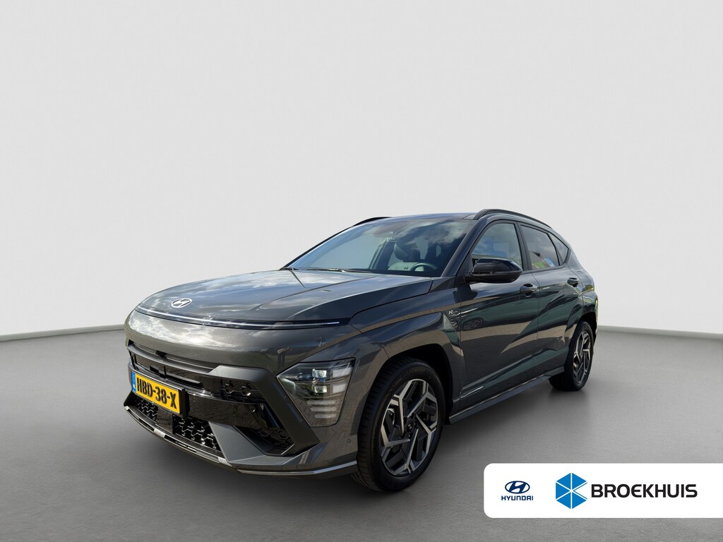 Hyundai Kona 1.6 GDI HEV 141pk N-Line Sky | Trekhaak | Panorama schuifdak | Stoelventilatie | 360 graden camera | Elektrische achterklep | Dodehoek detectie | Stoelgeheugen | Stoelverwarming | Premium audio