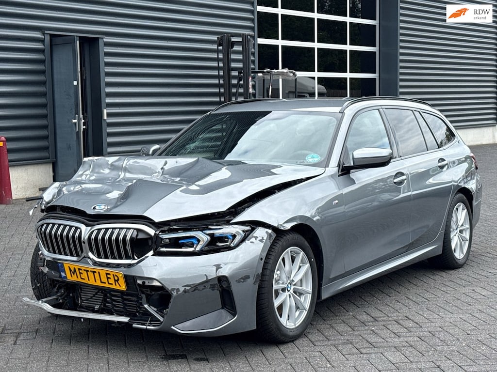 BMW 3-Serie Touring 330d xDrive, M-Sportpakket, Head-up, 360 camera