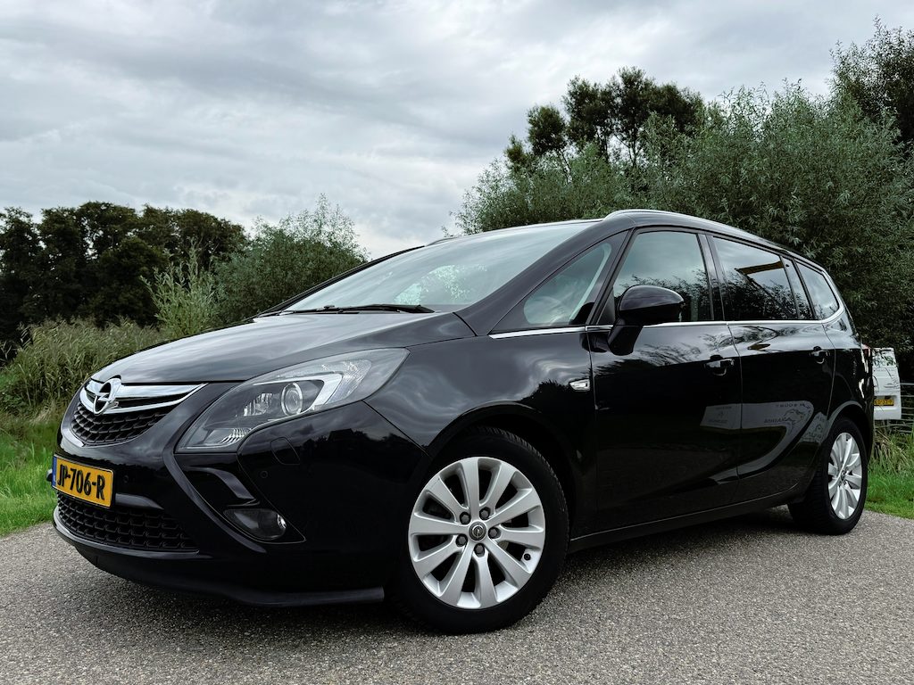 Opel Zafira Tourer 1.4 Cosmo / 7 Persoons / Camera / Dealer Onderhouden / Clima / 6 Versnellingen / PDC / Cruise / LED /