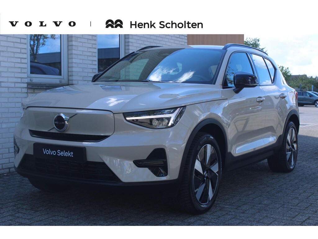 Volvo EX40 Single Motor Extended Range Plus 82 kWh | Trekhaak | Verwarmbare voorstoelen en stuurwiel | Keyless | Apple carplay/Android auto | Adaptieve cruise control | Warmtepomp