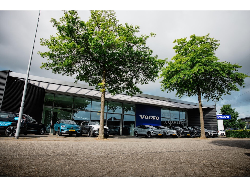 Volvo XC40 Recharge Core | Stoelverwarming | Achteruitrijcamera |