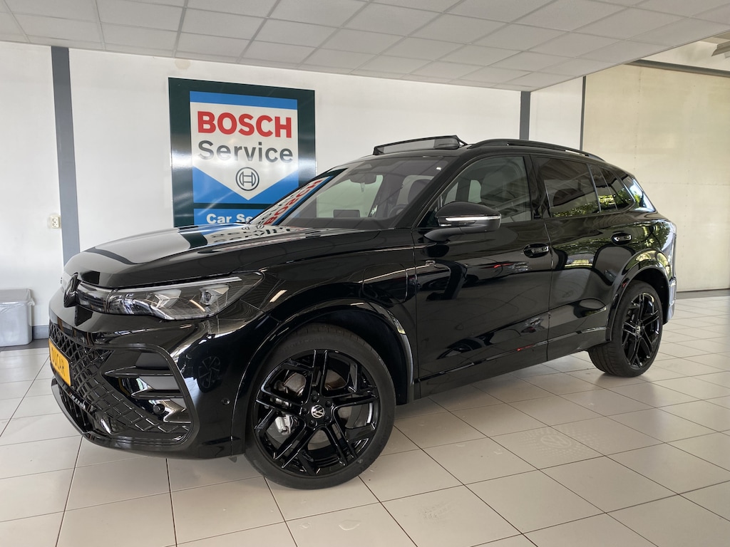 Volkswagen Tiguan 1.5 eHybrid R-Line Edition 272 PK Black-Style Panoramadak / Headup / Dynamic Light / harman-kardon / Trekhaak/ Leer / Massage stoelen