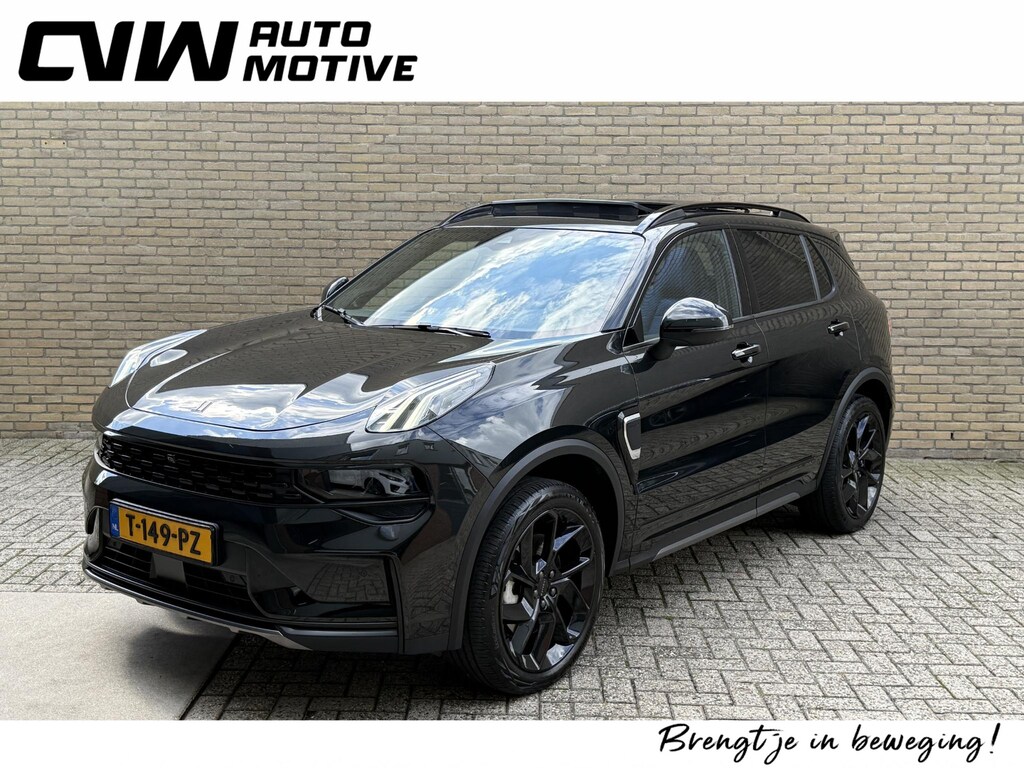 Lynk & Co 01 1.5 PHEV 261pk | Blackline | Zwarte hemel | Rolhoes | 360 camera | Panoramadak | 20 inch velgen | Adaptieve cruise | Navigatie | CarPlay | Keyless | LED | DAB | Infinity | Stoelverwarming | Elektrische achterklep | Volledig dealeronderhouden | Fabrieksgarantie