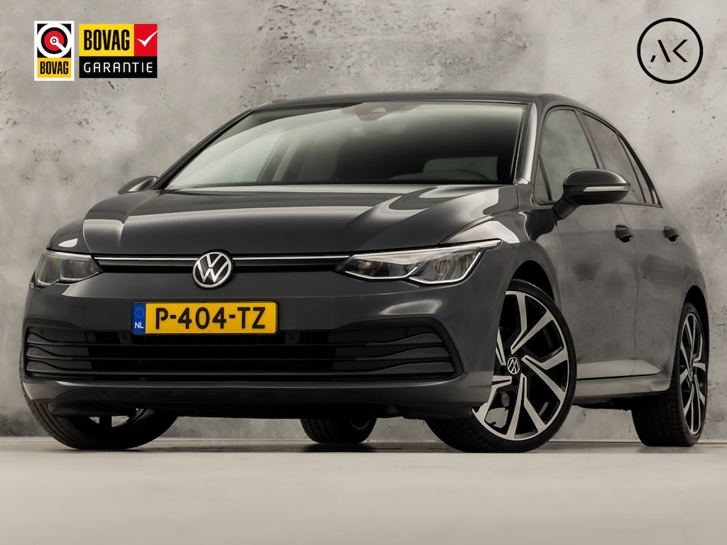 Volkswagen Golf 1.5 TSI Sport 150Pk Automaat (APPLE CARPLAY, GROOT NAVI, STUUR/STOELVERWARMING, SPORTSTOELEN, GETINT GLAS, SFEERVERLICHTING, KEYLESS, NIEUWSTAAT)