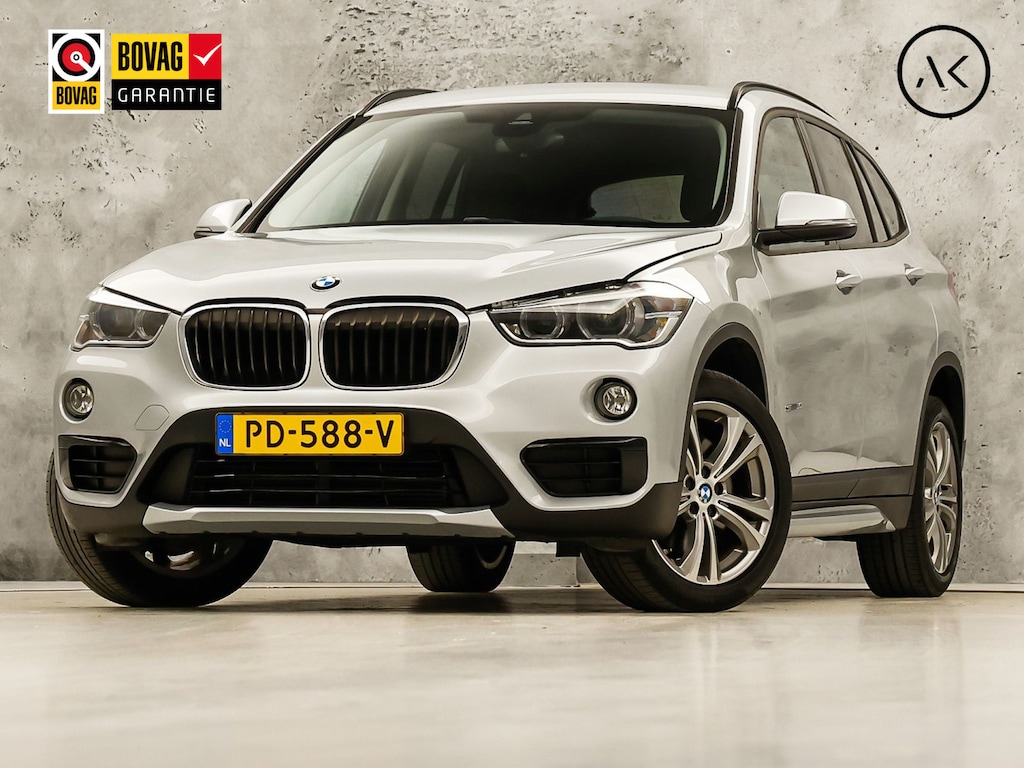 BMW X1 sDrive20i Executive 192Pk Automaat (NAVIGATIE, CLIMATE, TREKHAAK, SPORTSTOELEN, GETINT GLAS, PARKEERSENSOREN, NIEUWSTAAT)