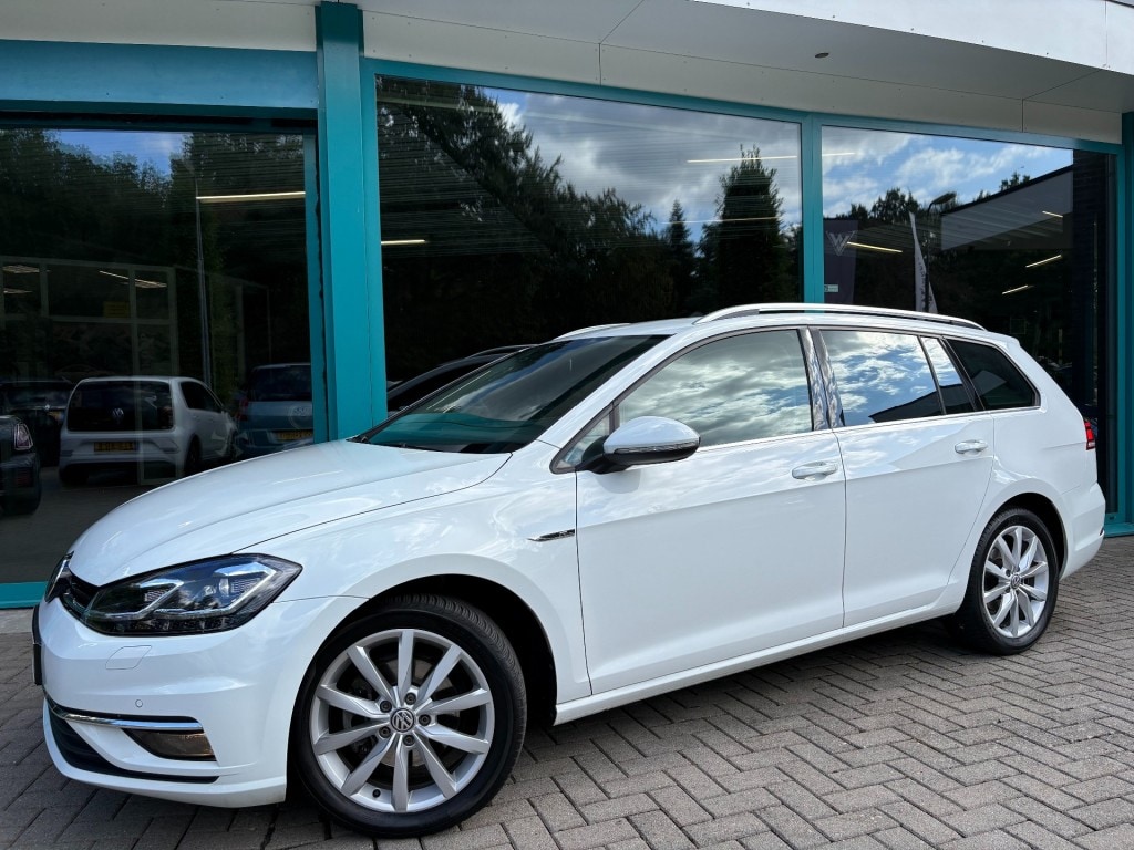 Volkswagen Golf 1.5 TSI R-Line Highline DSG LED, Navi, Massage, PDC, 17Inch