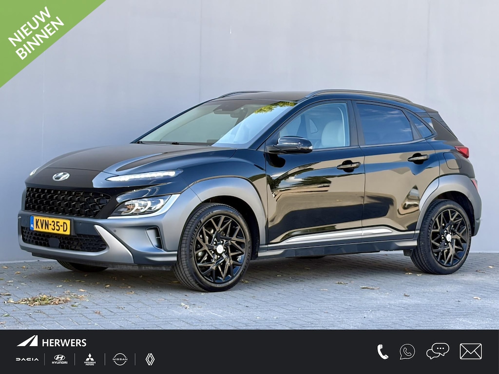 Hyundai Kona 1.6 GDI HEV Premium / Fabrieksgarantie t/m 09-2027 / Stoelverwarming / Lederen bekleding / Achteruitrijcamera / Apple CarPlay/Android Auto / Navigatiesysteem / Elektrische Stoelen / Keyless Entry/Start / Draadloze Telefoonlader /