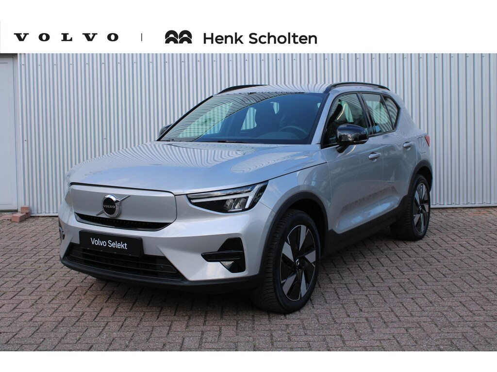 Volvo EX40 Single Motor Extended Range Plus 82 kWh | Trekhaak | Verwarmbare voorstoelen en stuurwiel | Keyless | Apple carplay/Android auto | Adaptieve cruise control | Warmtepomp