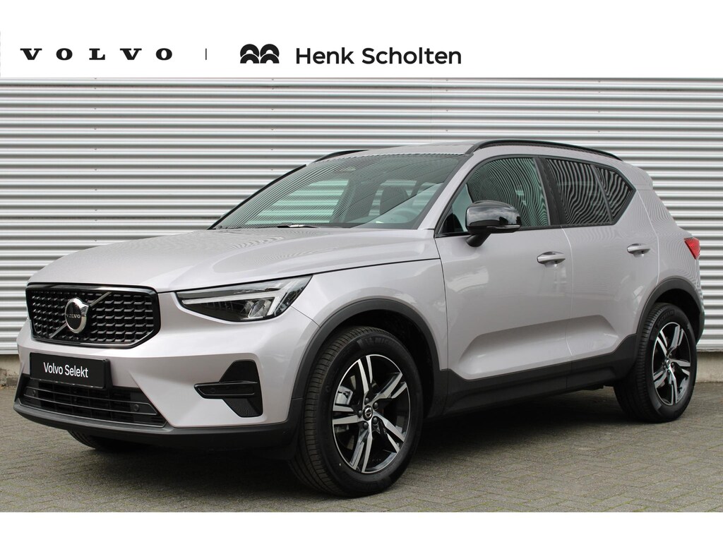 Volvo XC40 B4 Plus Dark | Trekhaak | Panoramadak | Trekhaak | Verwarmbare voorstoelen en stuurwiel | Head-up display | Premium audio by Harman Kardon | Apple carplay/Android auto | Keyless |