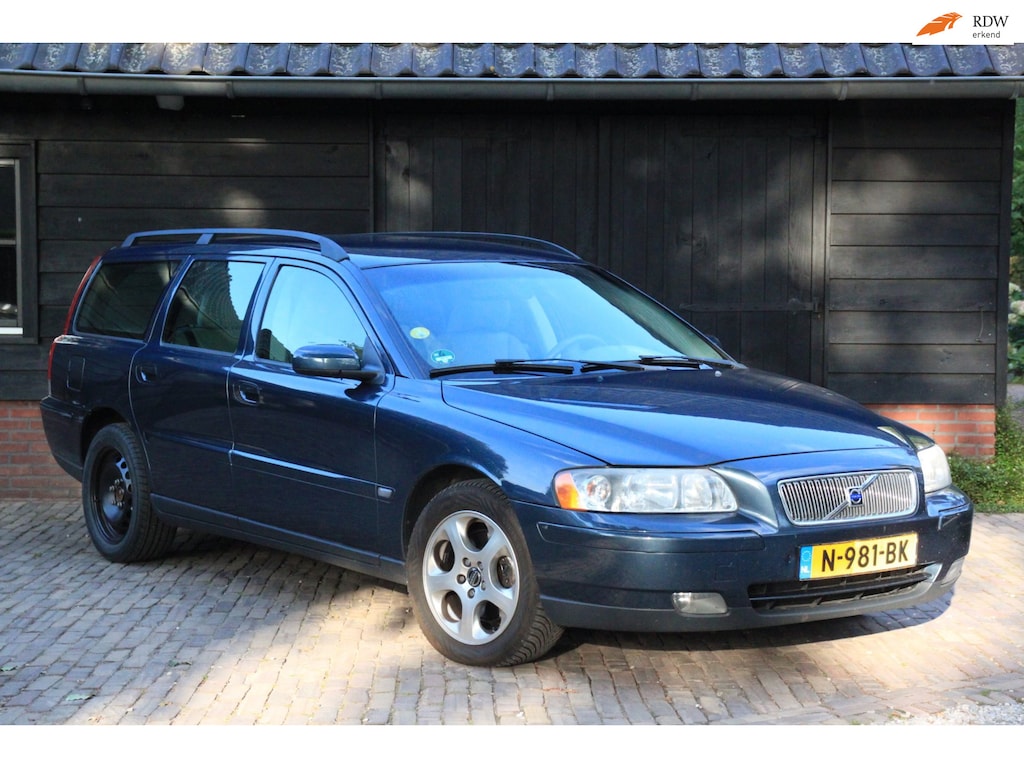 Volvo V70 2.5 T Automaat Momentum Parkeersensor/Stoelverwarming/Half-Leer/Apk 09-2027