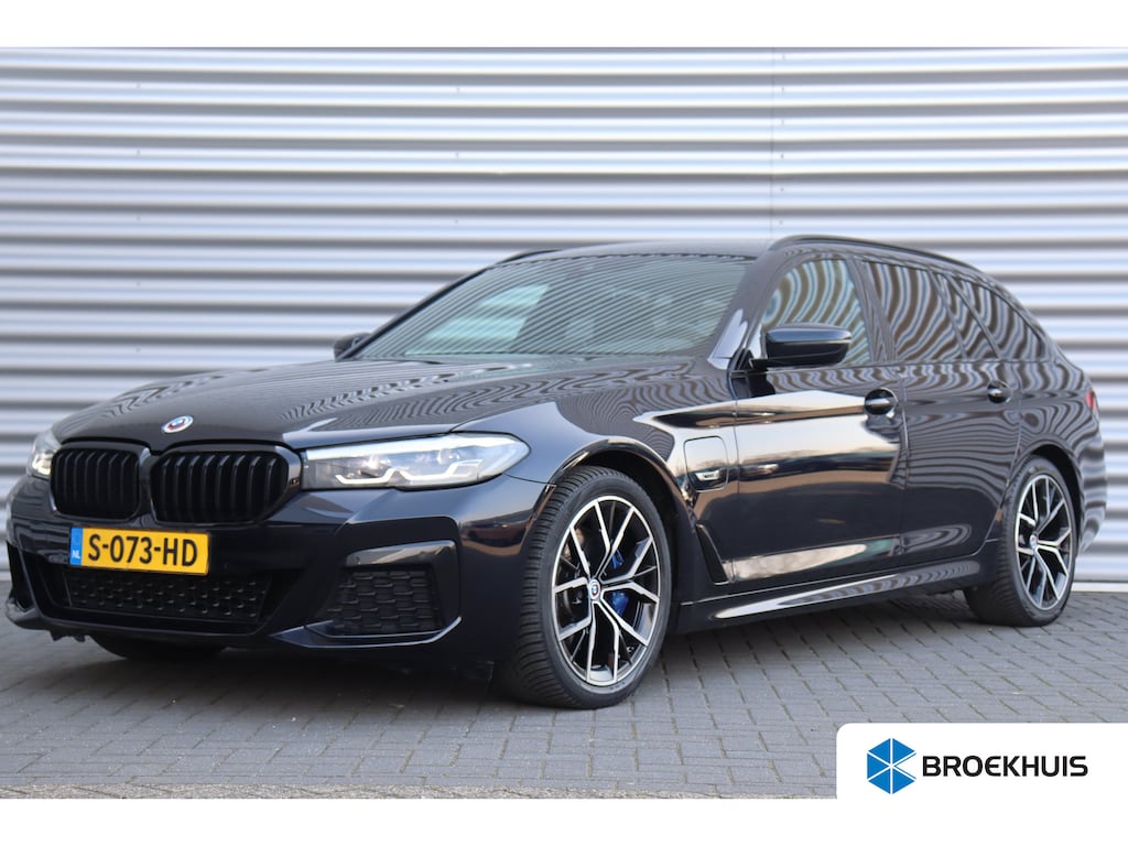 BMW 5-Serie Touring 530e 292PK BUSINESS EDITION PLUS M-SPORT AUTOMAAT SOH 95% / NAVI / LEDER / FULL-LED / CLIMA / PDC / 19" LMV / CAMERA / KEYLESS / WINTERPAKKET / CRUISECONTROL / NIEUWSTAAT !!