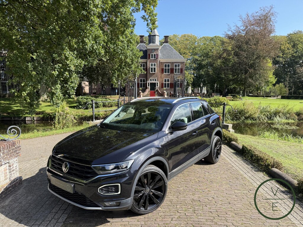 Volkswagen T-Roc 1.5 TSI Sport | DSG | Blind Spot | Keyless | Camera | Viritual Dash | Adaptive | Trekhaak |