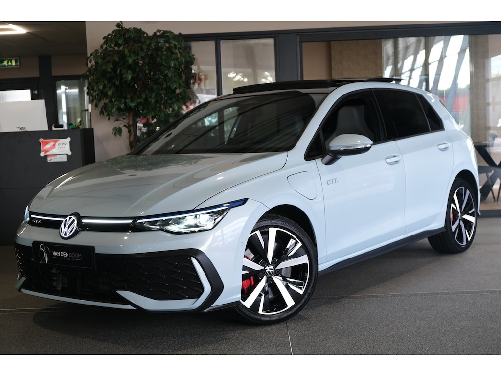 Volkswagen Golf 8.5 1.5 eHybrid GTE 272PK Facelift Pano Volleder 360Cam Trekhaak Keyless ACC Navi