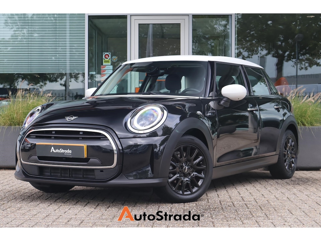 MINI Cooper Mini 5-Deurs (f55) 1.5 Camden 136pk | Automaat | Climate | Sfeer | Sensoren | Carplay | Navi | Cruise