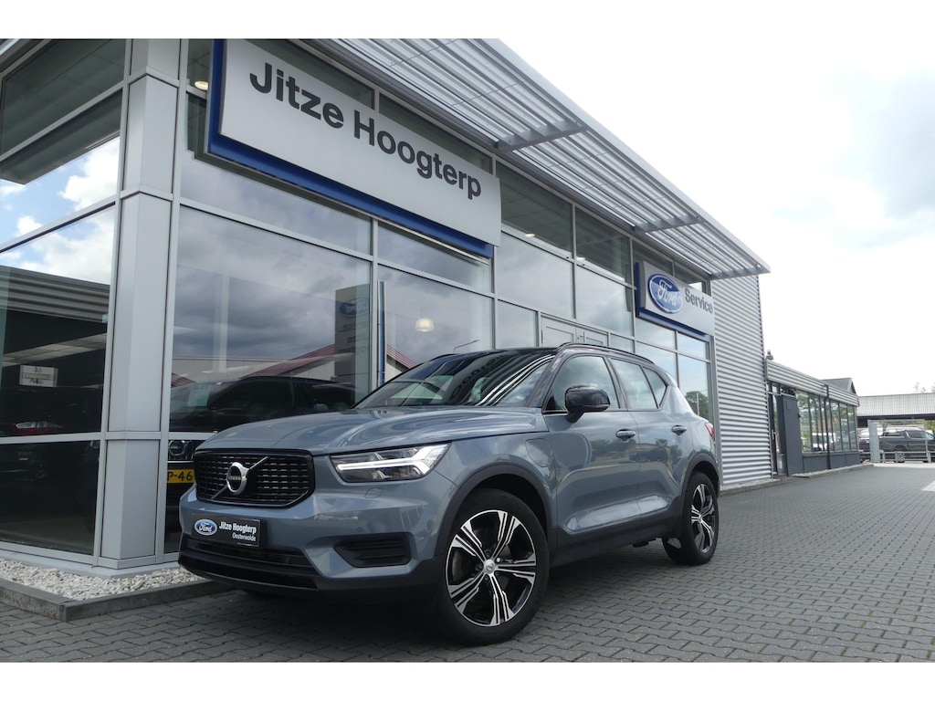 Volvo XC40 1.5 T4 Recharge R-Design ELEKT. TREKHAAK, STOELVERWARMING, LEER/ALCANTARA, ADAPT. CRUISE, CLIMA, NAVI, CAMERA, PDC V&A, APPLE CARPLAY/ANDROID AUTO, KEYLESS, HARMAN/KARDON, ELEKT. ACHTERKLEP, 131.273KM