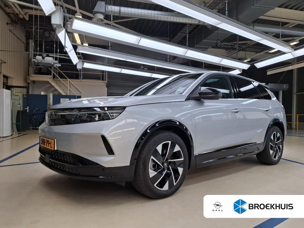 Opel Grandland Electric Business Edition 97 kWh LONG RANGE / 8 JAAR GARANTIE!! / SOH 100% / Navigatie / 360 Camera / Matrix LED / Panorama / Hi-Fi / Keyless / Parkeersensoren / Stuur -en Stoelverwarmd / Elektr. Achterklep