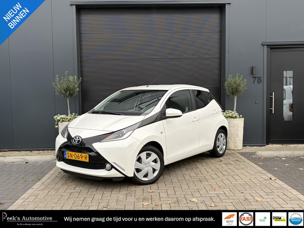 Toyota Aygo 1.0 VVT-i x-play | Airco | Navigatie | Achteruitrijcamera | Multimedia scherm | Uniek lage tellerstand! | Dealeronderhouden | Super!!