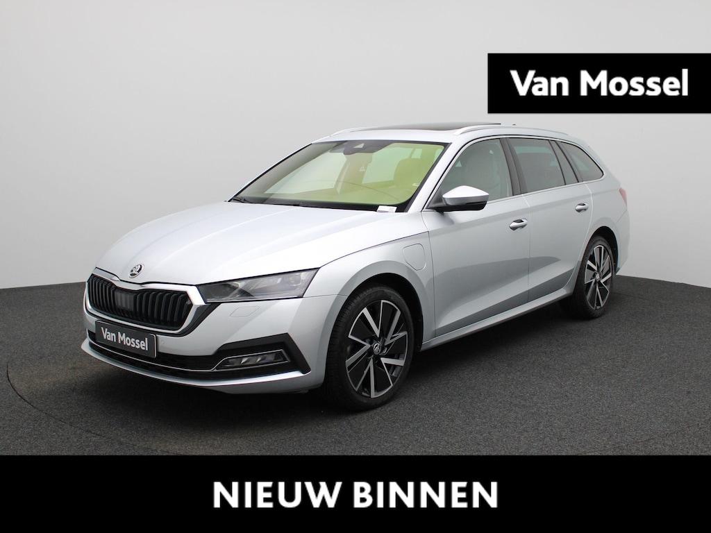 Skoda Octavia Combi 1.4 TSI iV PHEV Business Edition | Apple Carplay / Android Auto | Panoramadak | Achteruitrijcamera | Stoelverwarming Voor en Achter |